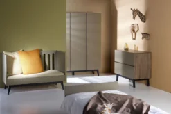 Armoire 3 Portes Laqué Gris Et Pieds Hêtre Massif Noir Nandy -KidKraft || Disney Cars || HELLO KITTY Soldes Boutique armoire 3 portes laque gris et pieds hetre massif noir trendy 5414375177314 591971